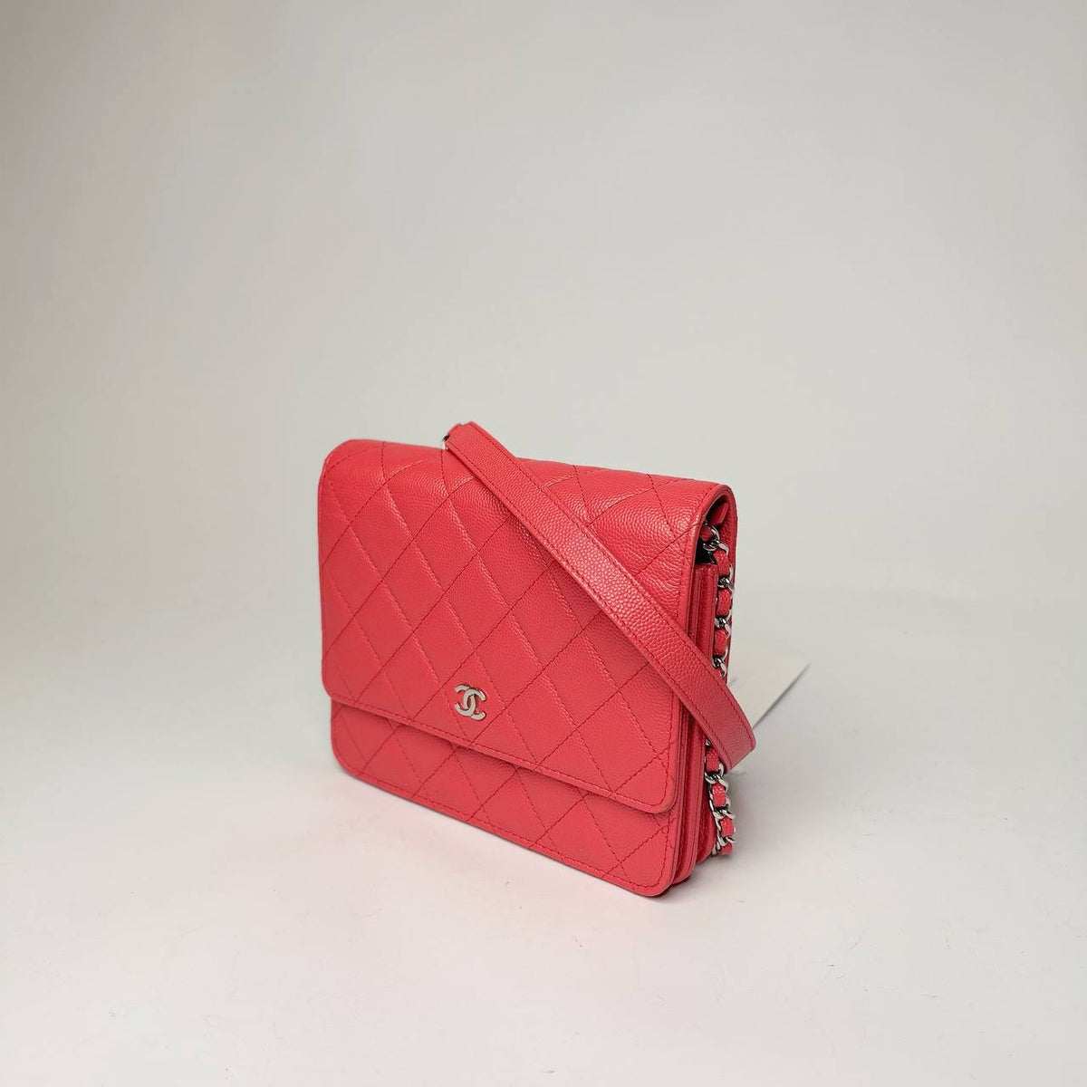 Chanel Wallet on Chain red caviar, three-quarter side view with leather and chain strap