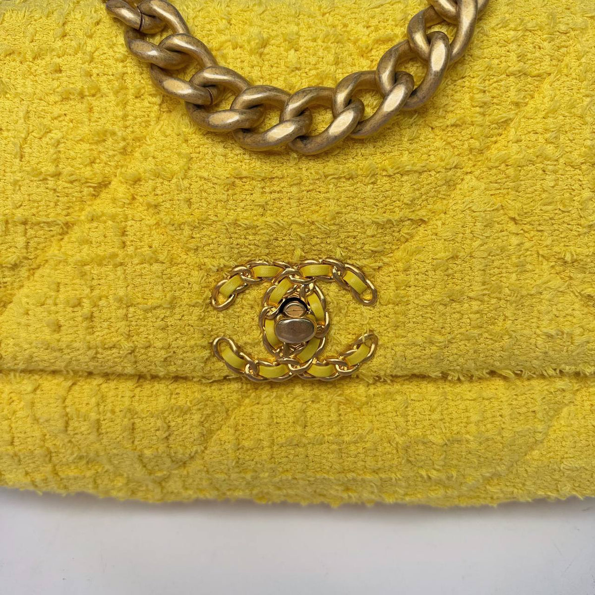 Chanel 19 Small Flap Bag yellow tweed, close-up of CC turnlock and chain