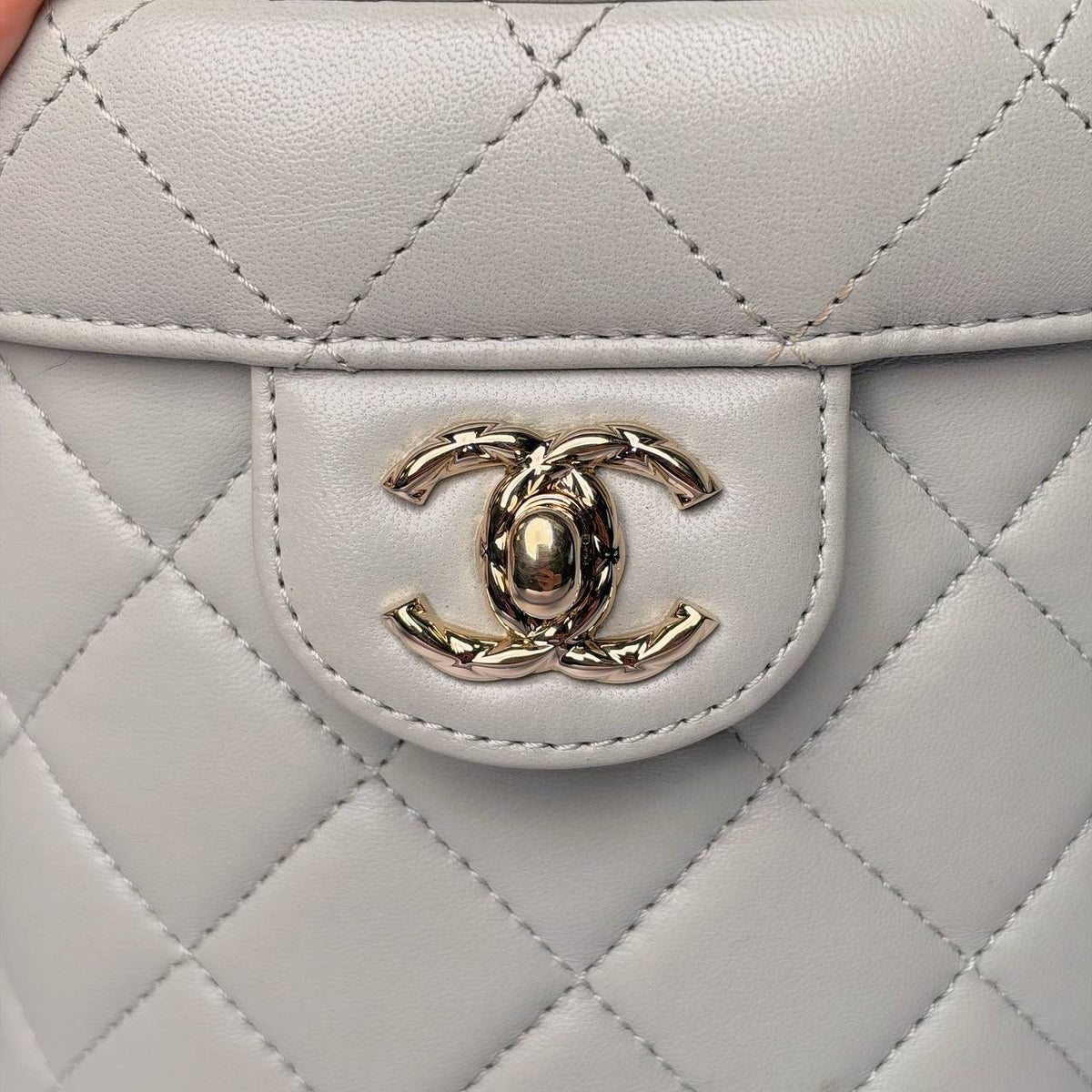 Chanel Mini Vanity Case with Chain, close-up of CC turnlock