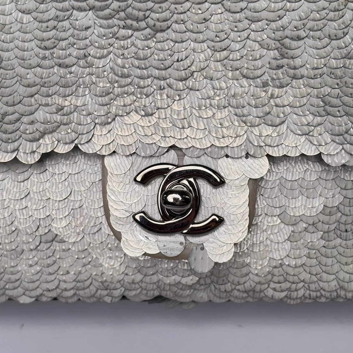 Chanel Classic Flap Bag silver sequin, close-up of CC turnlock and paillettes