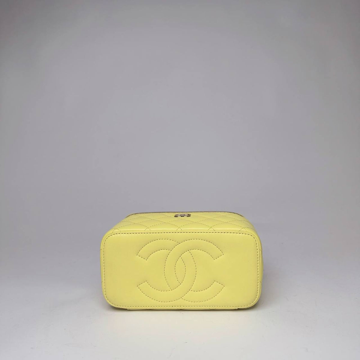Chanel Top Handle Vanity Case yellow, base view with stitched CC logo
