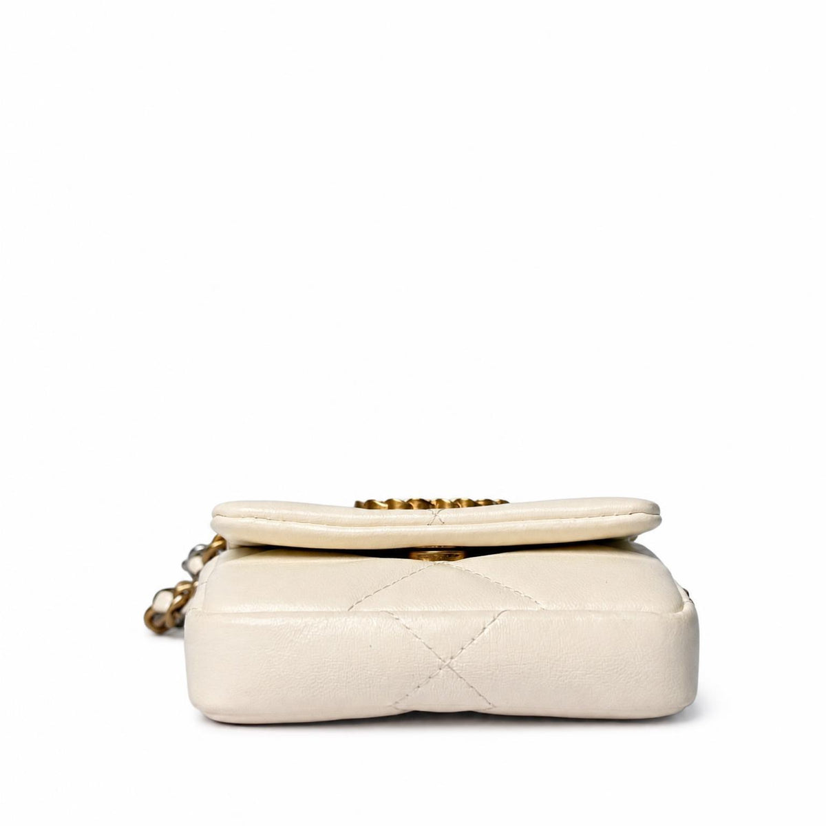 Chanel 19 Flap Card Holder white, base view