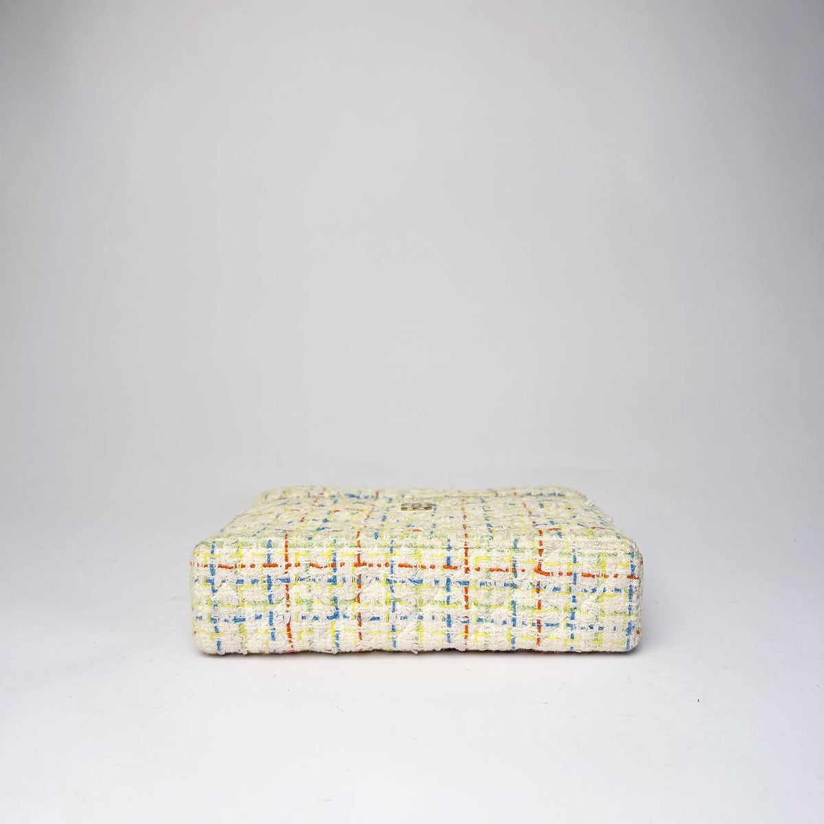 Chanel Slim Vanity Case white tweed, base view