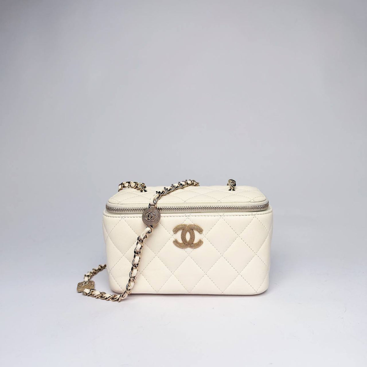 Chanel Vanity Case with Chain in white quilted leather with textured gold-tone CC, front view