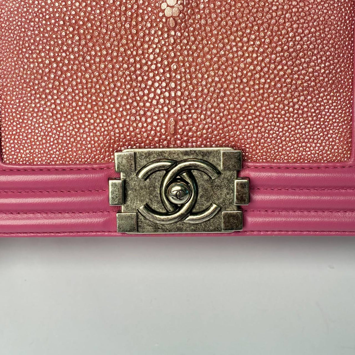 Chanel Boy Bag pink, close-up of the galuchat texture and antique-finish Boy clasp