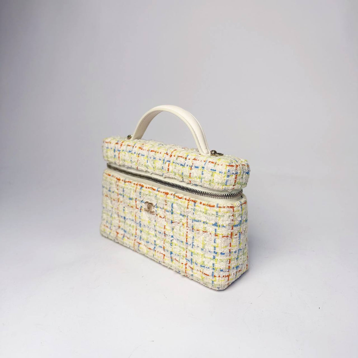 Chanel Slim Vanity Case white tweed, three-quarter view with white leather top handle