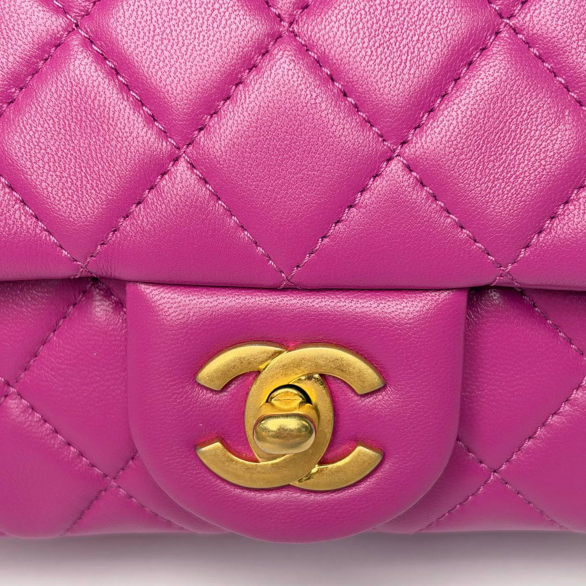 Chanel Pearl Crush Mini Square Flap Bag purple, close-up of the gold CC turnlock