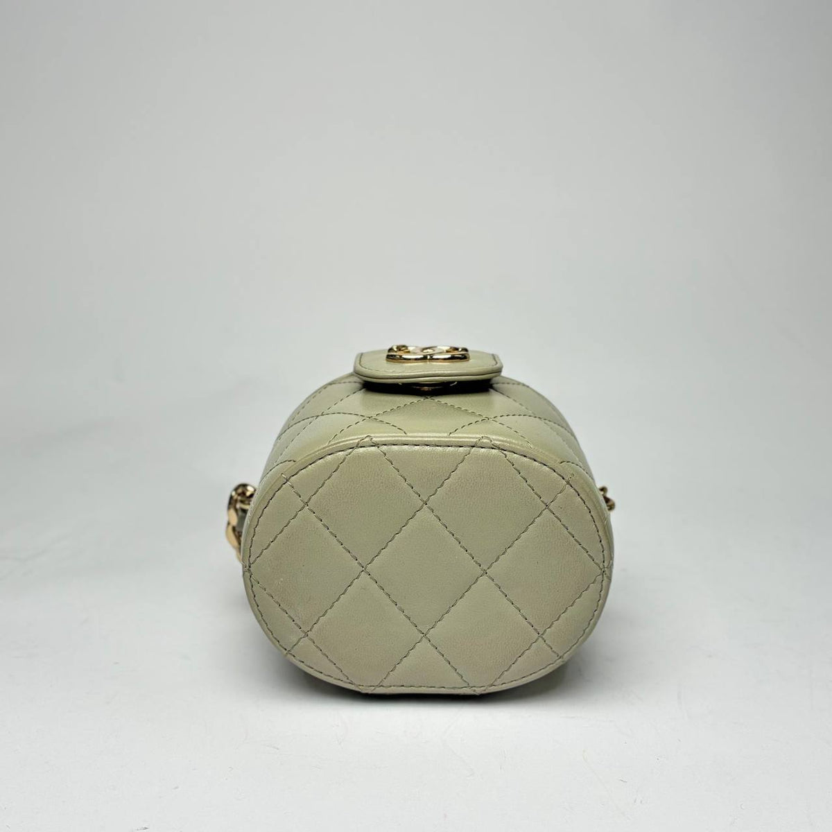 Chanel Mini Vanity Case lambskin, view of the quilted oval end